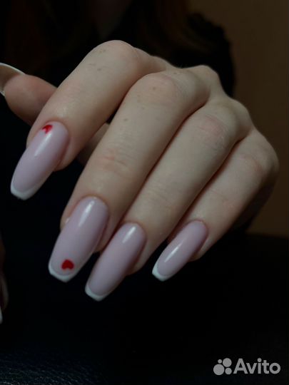Модель на маникюр