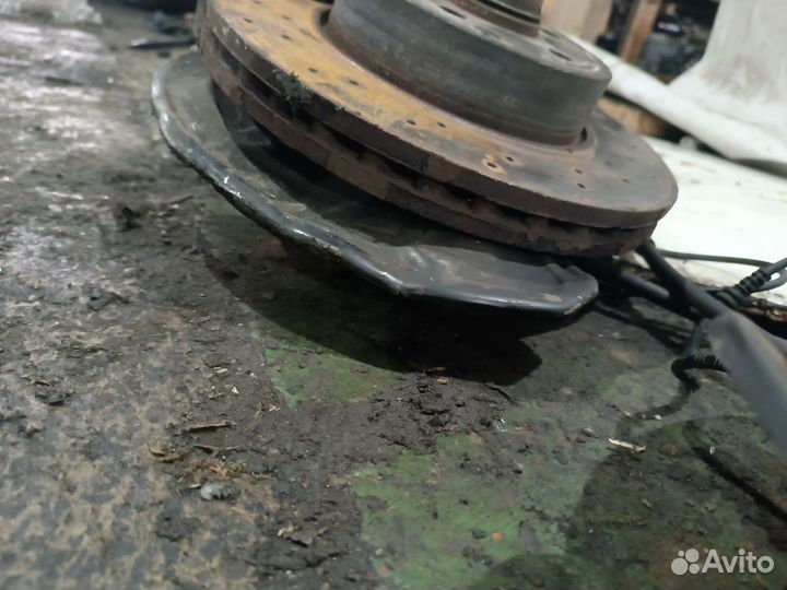 Кулак передний Mercedes W204