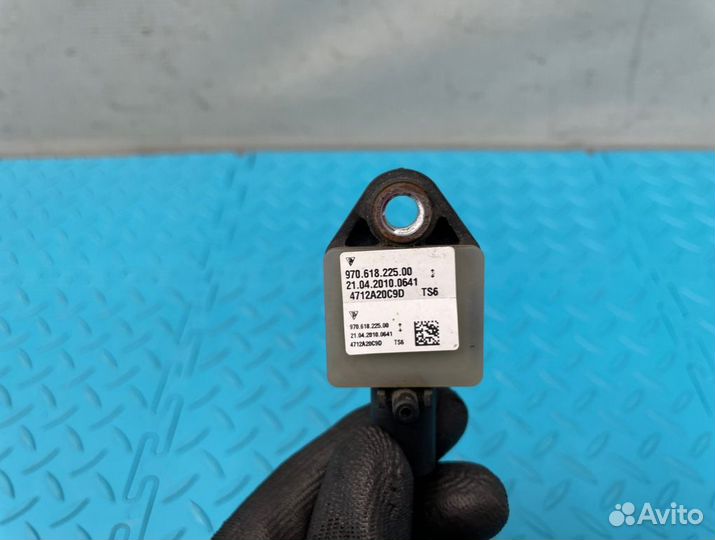 Датчик удара передний Porsche Panamera 970 M46.20