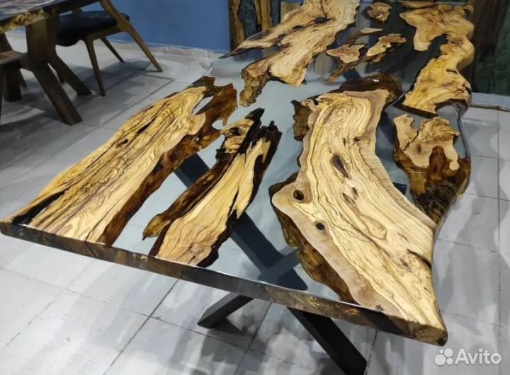 Стол с эпоксидной смолы и деревом тор