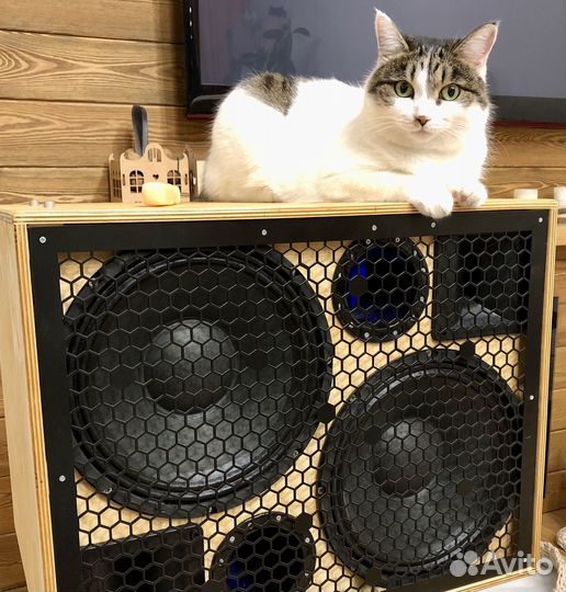 Колонка портативная. JBL PartyBox отдыхает