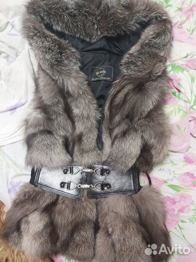 Меховая жилетка из песца в хорошем состоянии