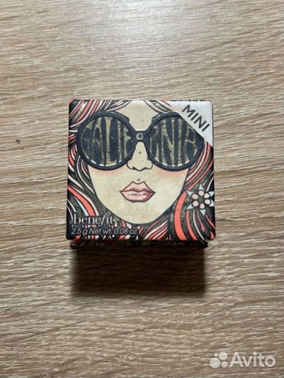 Румяна clarins benefit