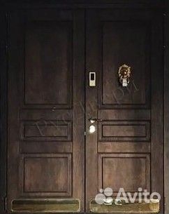 Широкая двустворчатая дверь для частного дома