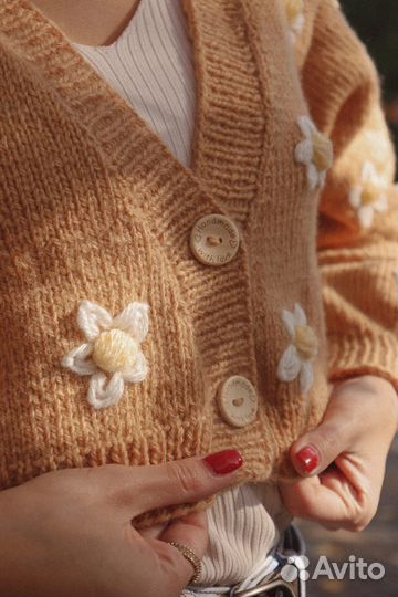 Вязаный кардиган с цветами