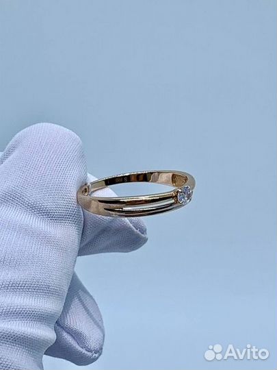 Кольцо с синтетическим камнем Золото