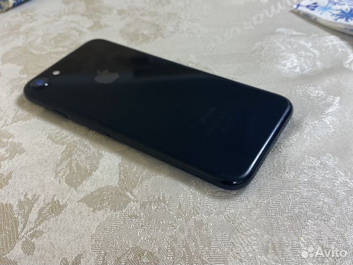 Телефон iPhone 7