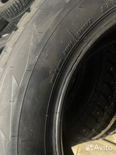 Bridgestone Blizzak Spike-02 225/60 R17 103T