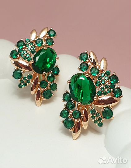 Серьги дубайское золото Лоза с зеленым камнем