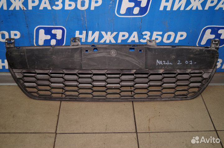 Решетка в бампер Mazda 2 DE 2007-2014