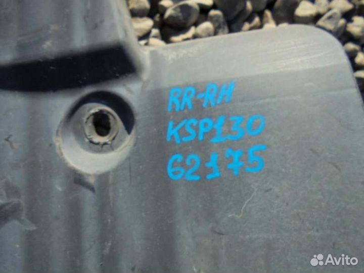 Подкрылок задний правый Toyota Vitz KSP130 1KR-FE