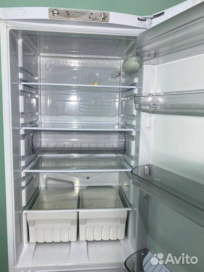 Холодильник Hotpoint-ariston