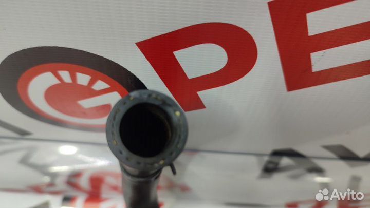 Патрубок системы охлаждения Volkswagen Passat 3C5