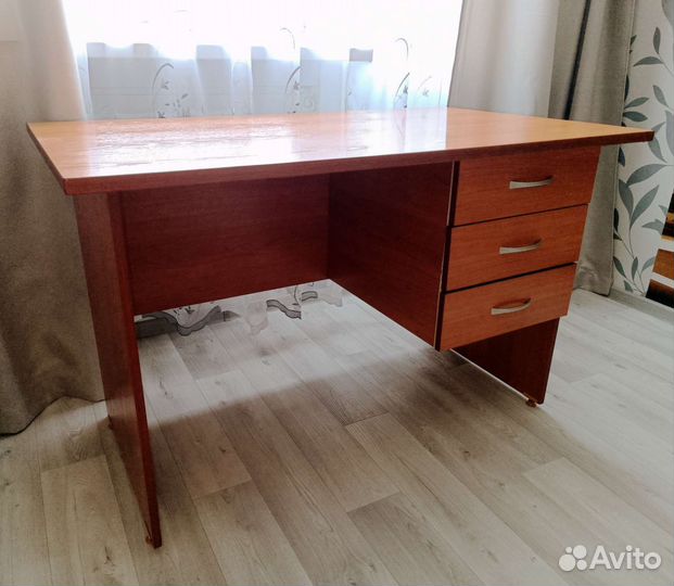 Письменный стол