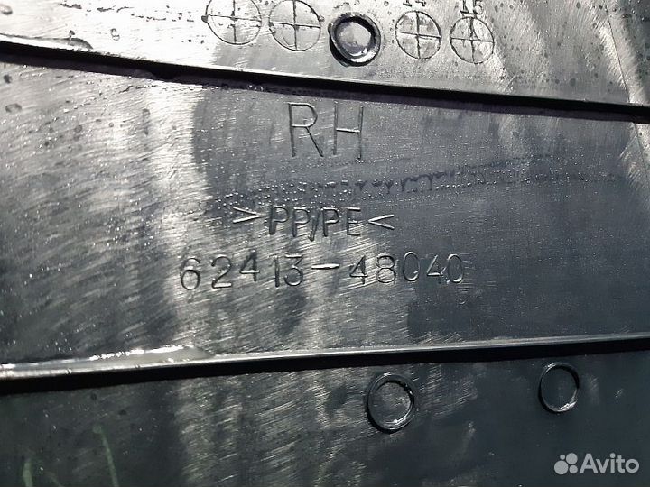 Обшивка стойки средней нижняя правая Lexus RX350