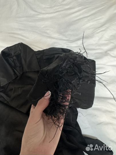 Блузка с перьями