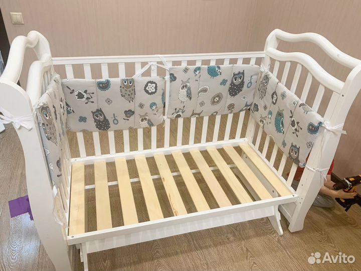 Детская кроватка с маятником Giovanni