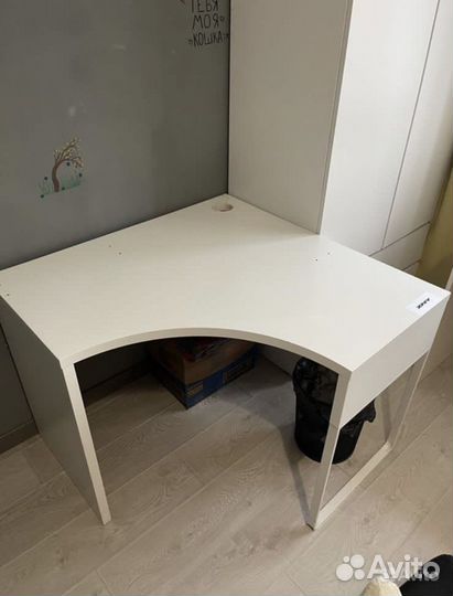 Угловой письменный стол