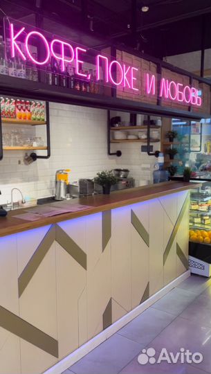 Бариста в кофейню