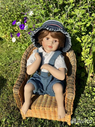 Фарфоровая кукла