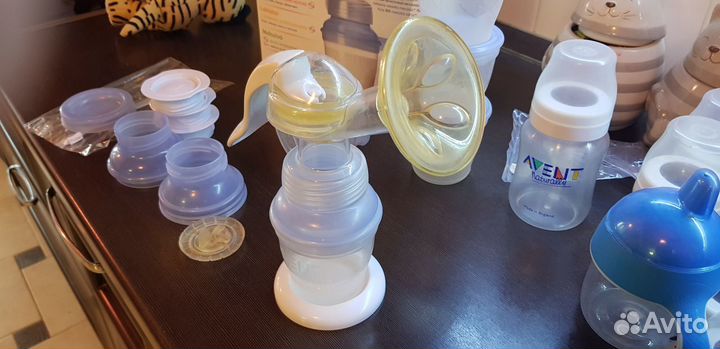 Молокоотсос Avent, бутылочки и контейнеры via