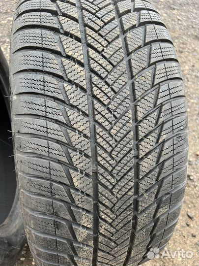 Bridgestone Blizzak LM-001 285/45 R21 113V