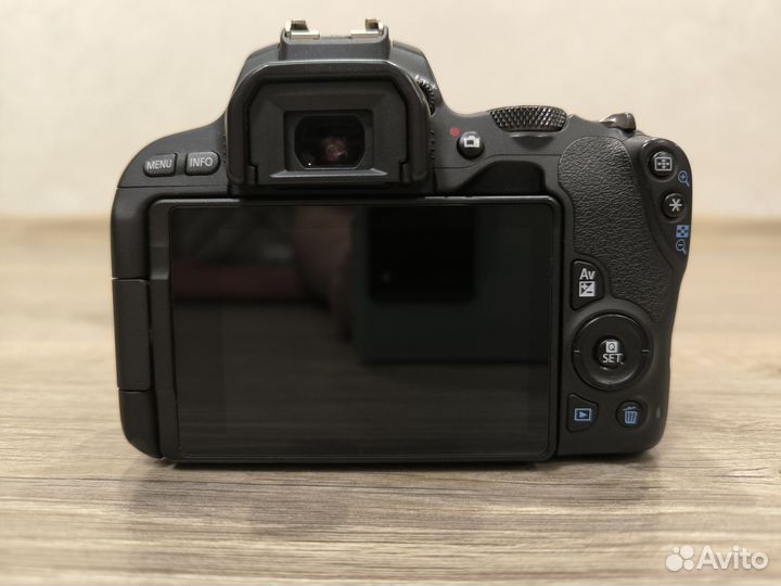 Canon 200D + 18-55mm STM пробег 13650 кадров