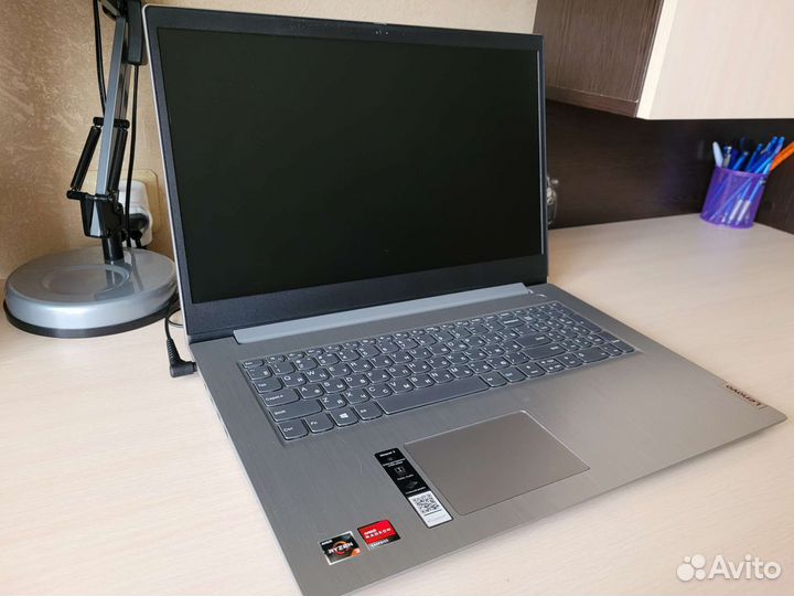 Ноутбук Lenovo IdeaPad 3 17ADA05
