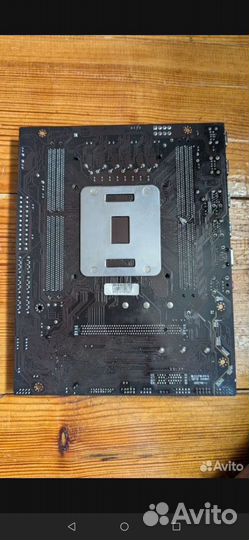 Материнская плата с процессором и памятью