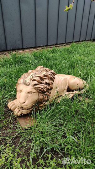 Скульптура льва