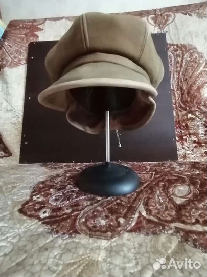 Зимняя женская шапка