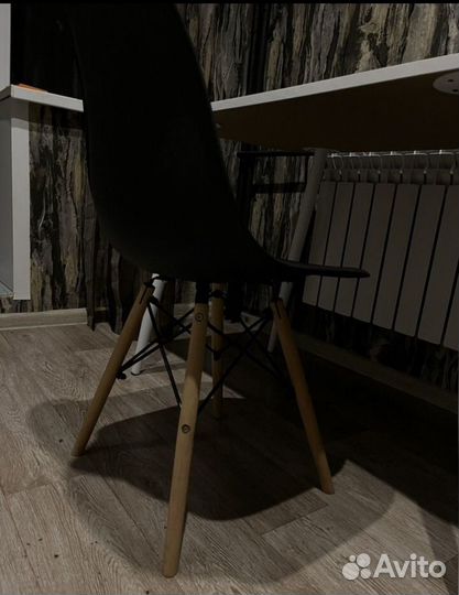 Стол со стульями на кухню