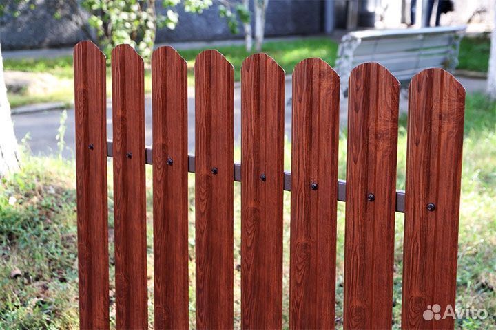 Металлический штакетник для забора. Евроштакетник