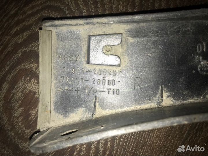 Накладка на крыло передняя правая Toyota Noah