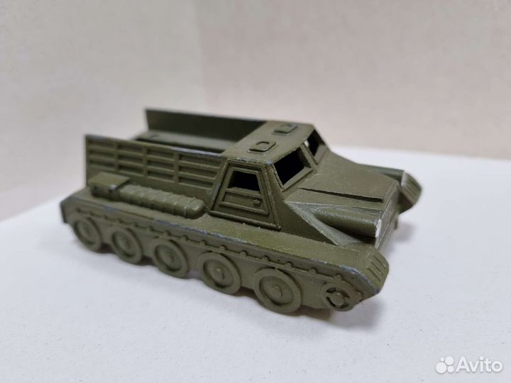 Модель военной техники, игрушка - вездеход гу