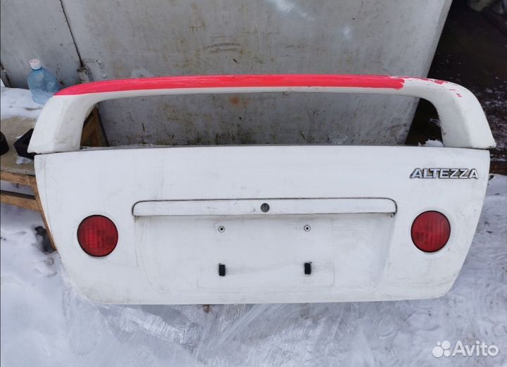 Крышка багажника Toyota altezza