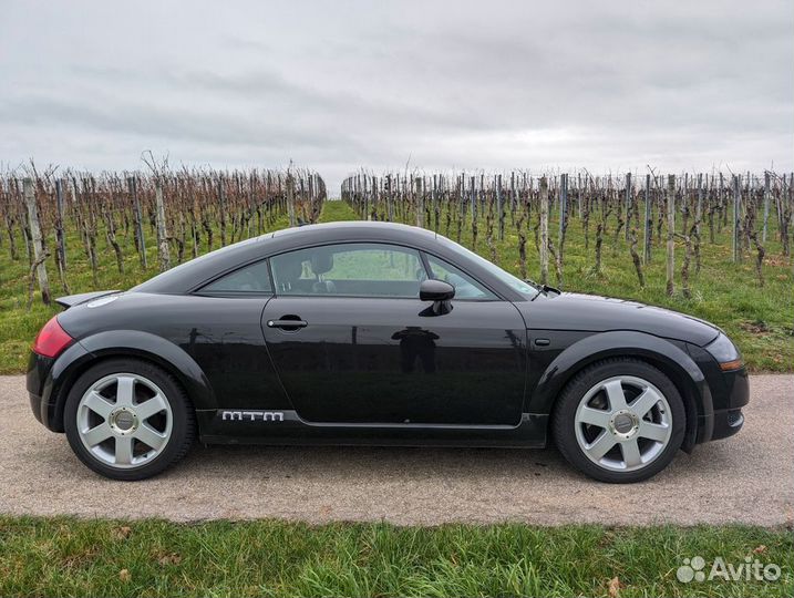 В разборе Audi TT 2002