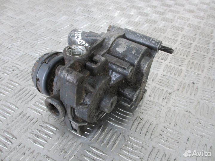 Ускорительный клапан Mercedes-Benz A0054296944