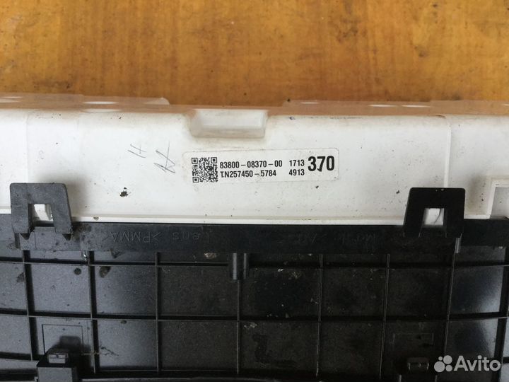 Щиток приборов Toyota Sienna 2013г