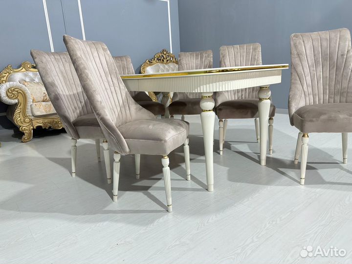 Стол и стулья