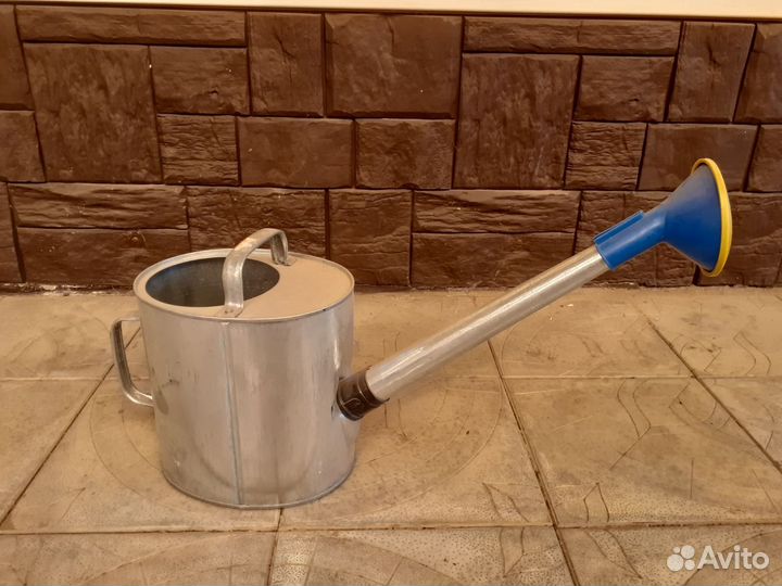 Лейка садовая