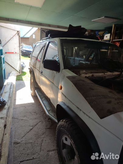 Nissan terrano 1 калитка запаска