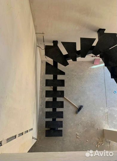 Лестницы г-образные