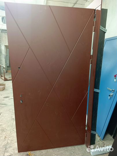 Дверь подъездная