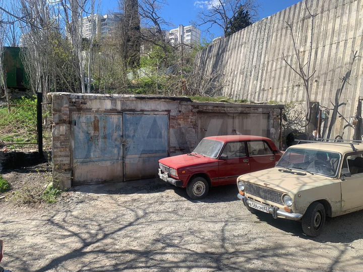 Гараж, > 30 м²