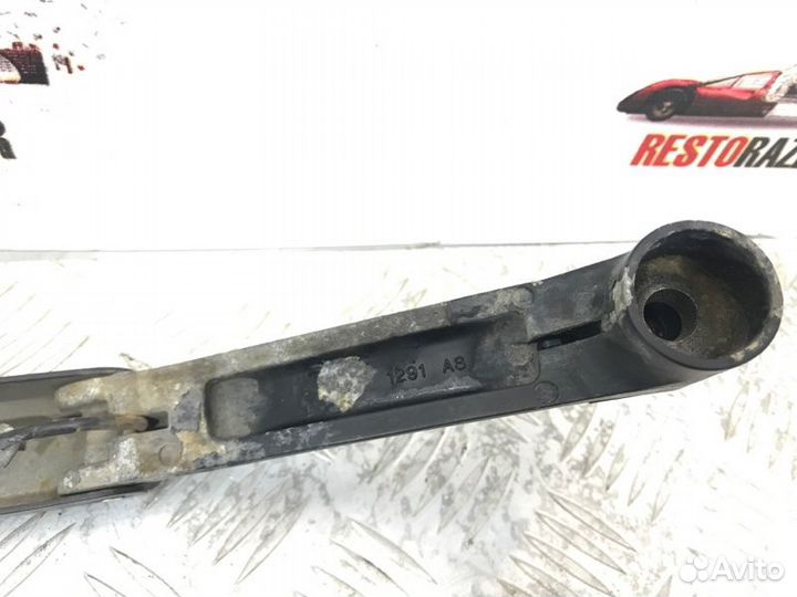 Поводок дворника левый Mitsubishi Space Wagon