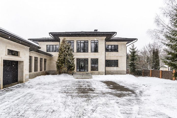 Коттедж 1000 м² на участке 25 сот.