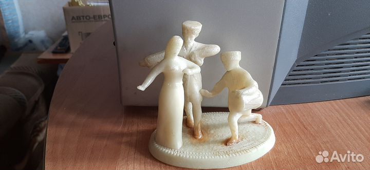 Статуэтка редкая старинная фосфор,светится