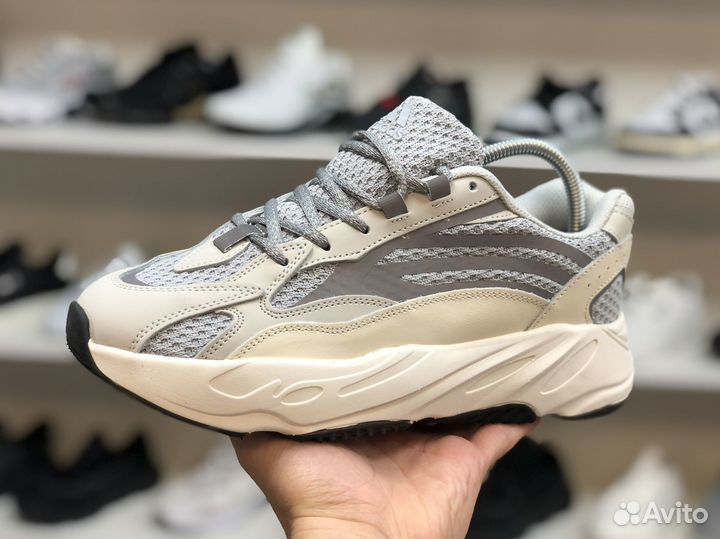 Кроссовки Adidas yeezy 700 v2
