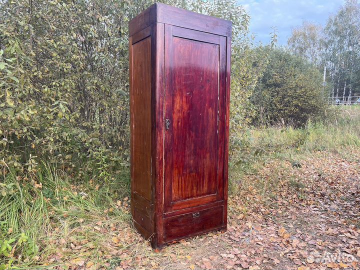 Шкаф старинный